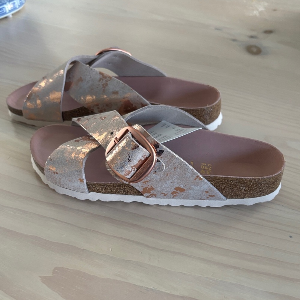 Women's Birkenstock Metallic Rose Gold Buckle Slide Sandals
